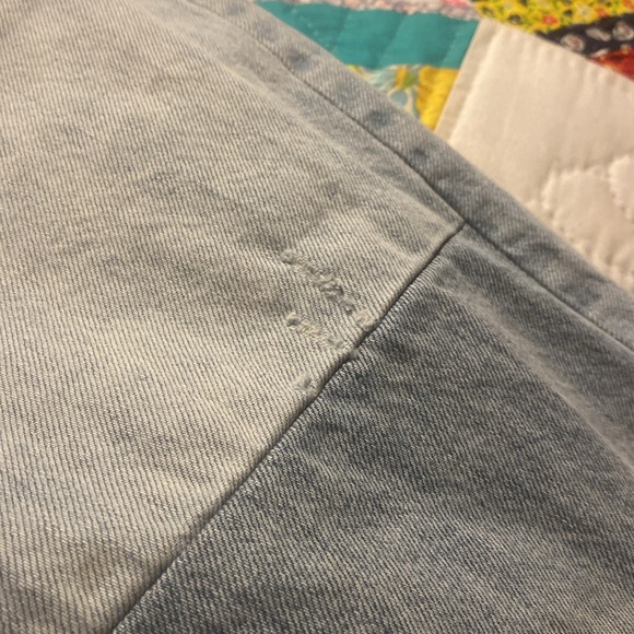 Everlane Cropped Blue Jeans. Good condition. Distressing noted. - Picture 7 of 7